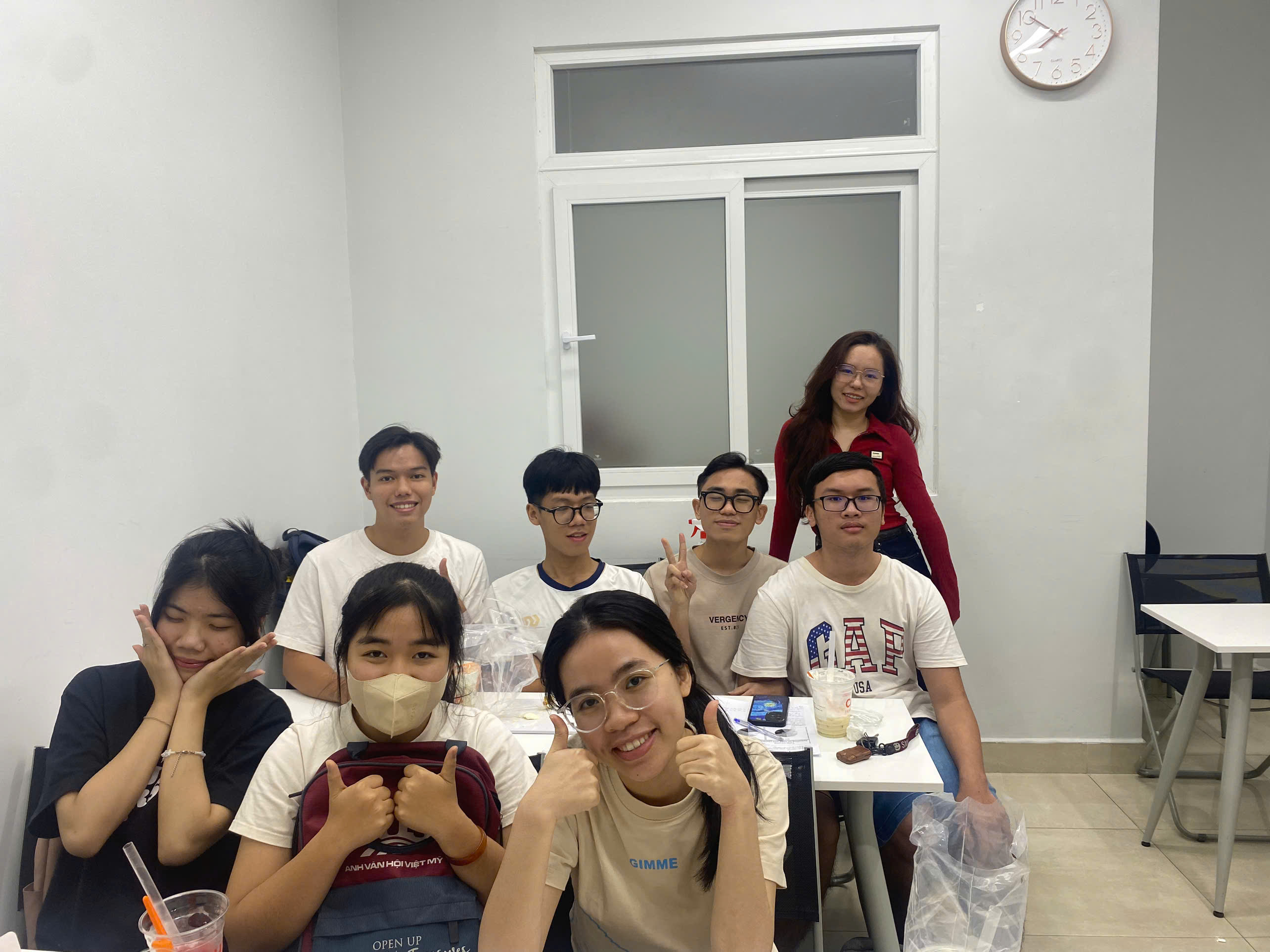 Ảnh lưu niệm cùng cô Thương và học viên