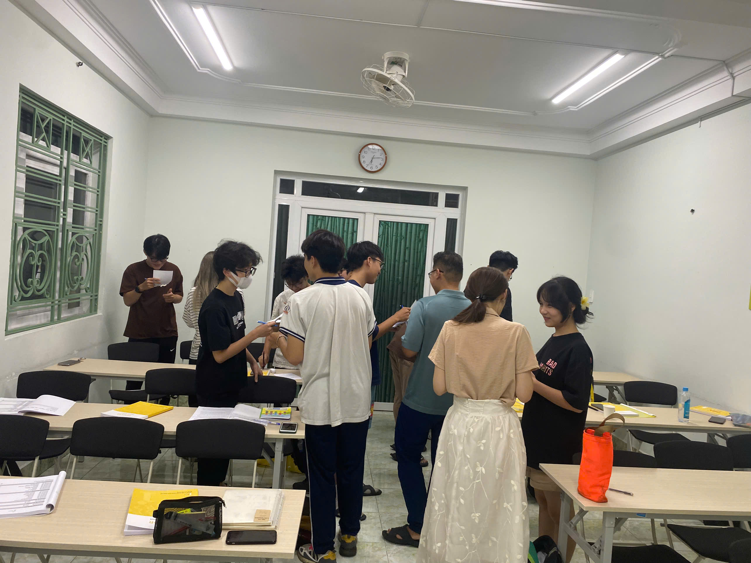 Học viên tham gia hoạt động tương tác