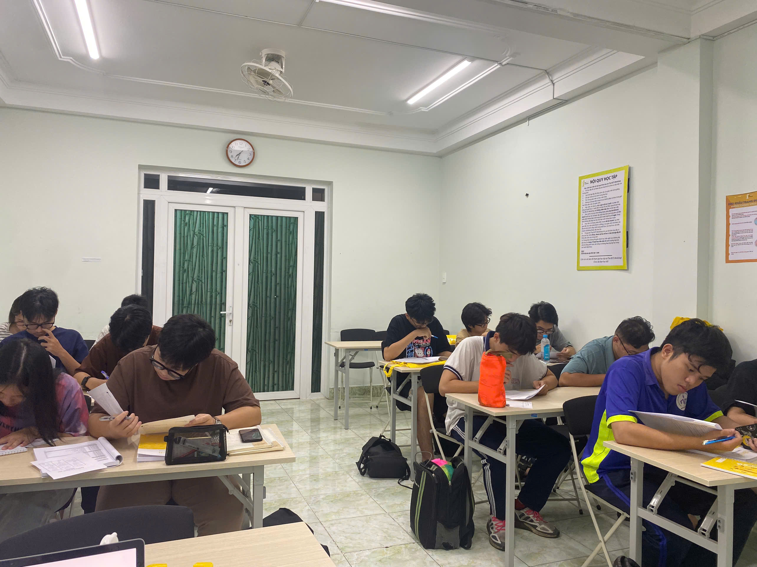 Học viên cùng hoàn thành bài tập