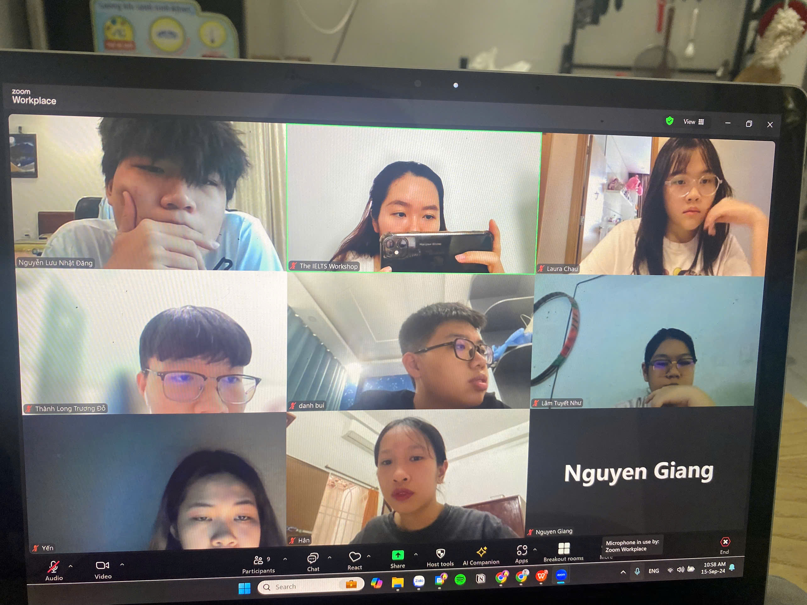 Buổi học trực tuyến của lớp
