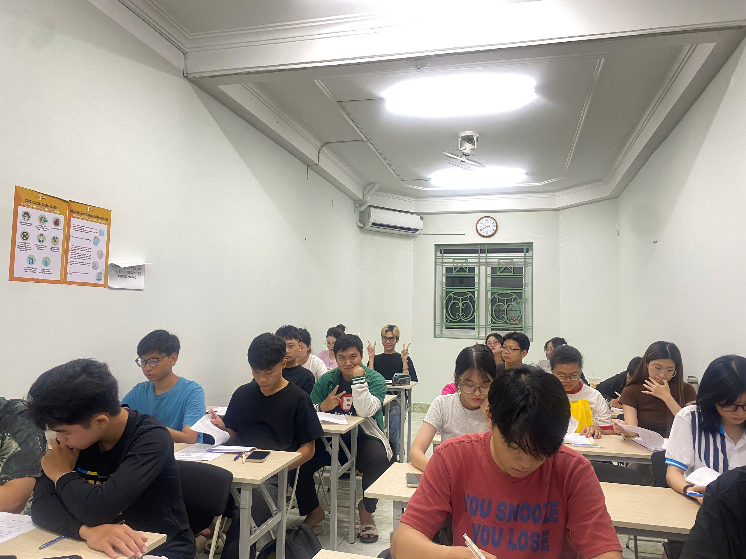 Cả lớp cùng học tập